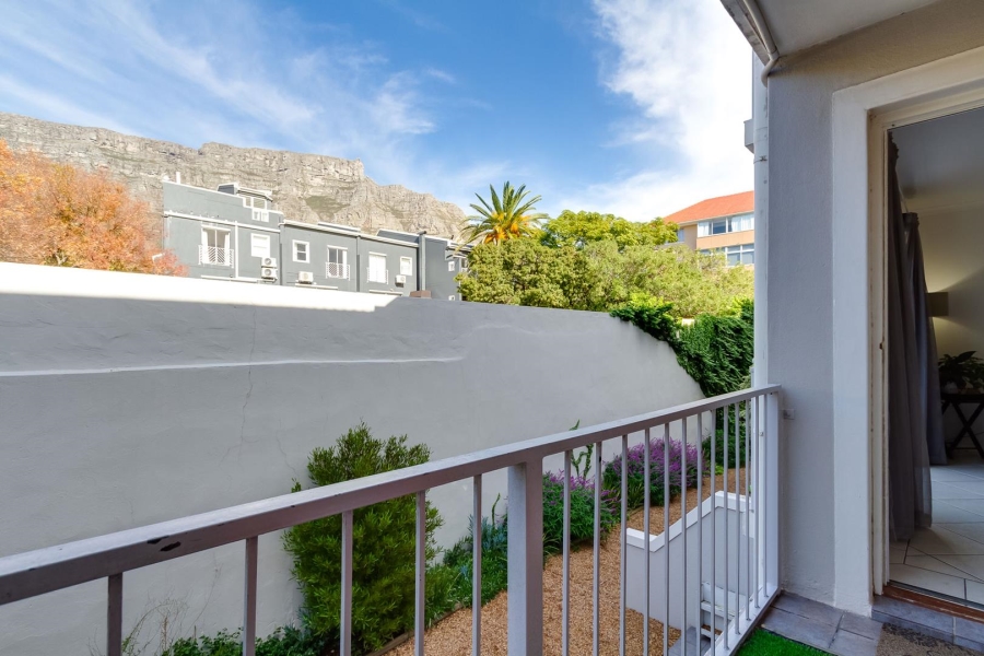 2 Bedroom Property for Sale in Oranjezicht Western Cape